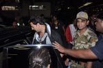 Akshay kumar snapped at the airport in Mumbai on 9th Nov 2012 (1).JPG