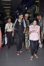 Akshay kumar snapped at the airport in Mumbai on 9th Nov 2012 (11).JPG