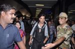 Akshay kumar snapped at the airport in Mumbai on 9th Nov 2012 (17).JPG