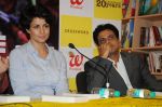 Manoj Bajpai, Gul Panag unveil The Edge of Machete book in Juhu, Mumbai on 9th Nov 2012 (53).JPG