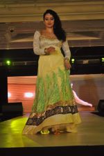 Model walk the ramp at Umeed-Ek Koshish charitable fashion show in Leela hotel on 9th Nov 2012,1 (77).JPG