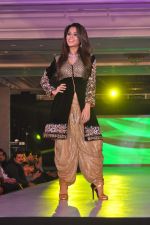 Model walk the ramp at Umeed-Ek Koshish charitable fashion show in Leela hotel on 9th Nov 2012.1 (7).JPG