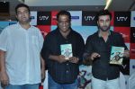Ranbir Kapoor, Siddharth Roy Kapur, Anurag Basu at Barfi Dvd Launch in Reliance, Mumbai on 9th Nov 2012 (19).JPG