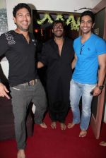 Ajay Devgan, Yuvraj Singh at Son of Sardaar special screening in Ketnav, Mumbai on 11th Nov 2012 (49).JPG