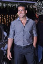 Akshay Kumar at the Wedding reception of Navin and Mahek Shetty in Mumbai on 11th Nov 2012 (13).JPG