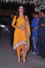 Deepika Padukone at the Wedding reception of Navin and Mahek Shetty in Mumbai on 11th Nov 2012 (25).JPG