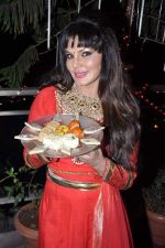 Rakhi Sawant celeberates Diwali with family in Andheri, Mumbai on 11th Nov 2012 (49).JPG
