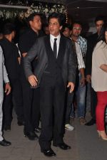 Shahrukh Khan at the Wedding reception of Navin and Mahek Shetty in Mumbai on 11th Nov 2012 (11).JPG