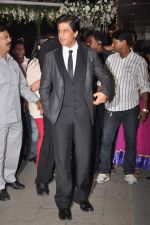 Shahrukh Khan at the Wedding reception of Navin and Mahek Shetty in Mumbai on 11th Nov 2012 (6).JPG