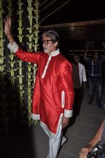 Amitabh Bachchan celebrates Diwali in Mumbai on 13th Nov 2012 (11).JPG