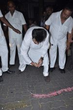 Anil Kapoor celebrates Diwali in Mumbai on 13th Nov 2012 (84).JPG