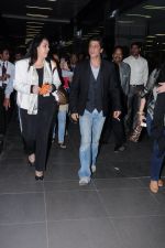 Shahrukh Khan snapped at the Airport, Mumbai on 17th Nov 2012 (5).JPG