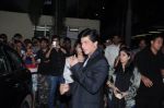 Shahrukh Khan snapped at the Airport, Mumbai on 17th Nov 2012 (6).JPG