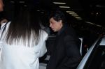 Shahrukh Khan snapped at the Airport, Mumbai on 17th Nov 2012 (7).JPG