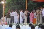 at Bal Thackeray funeral in Mumbai on 18th Nov 2012 (304).JPG