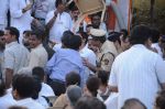 at Bal Thackeray funeral in Mumbai on 18th Nov 2012 (314).JPG