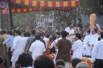 at Bal Thackeray funeral in Mumbai on 18th Nov 2012 (323).JPG
