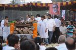 at Bal Thackeray funeral in Mumbai on 18th Nov 2012 (337).JPG