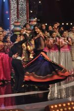 Anushka Sharma at India_s Got Talent grand finale in Filmcity, Mumbai on 21st Nov 2012 (48).JPG