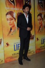 Irrfan Khan at Life of Pi premiere in PVR, Mumbai on 21st Nov 2012 (45).JPG