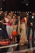 Katrina Kaif at India_s Got Talent grand finale in Filmcity, Mumbai on 21st Nov 2012 (50).JPG