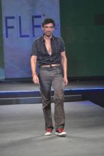 Rahul Dev at Future Lifestyle Fashion Show in Taj Land_s End, Mumbai on 21st Nov 2012 (120).JPG