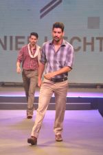 at Future Lifestyle Fashion Show in Taj Land_s End, Mumbai on 21st Nov 2012 (137).JPG
