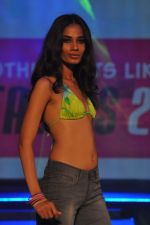 at Future Lifestyle Fashion Show in Taj Land_s End, Mumbai on 21st Nov 2012 (144).JPG