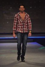 at Future Lifestyle Fashion Show in Taj Land_s End, Mumbai on 21st Nov 2012 (98).JPG