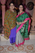 Supriya Pilgaonkar, Shagufta Ali on location with Star Pariwar in Filmcity, Mumbai on 22nd Nov 2012 (7).JPG
