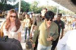 Shahrukh Khan, Deepika Padukone leave for Goa on 23rd Nov 2012 (18).JPG