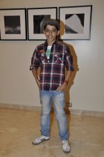 Darsheel Safary at Vikram Bawa_s photography exhibition Worli, Mumbai on 24th Nov 2012 (10).JPG