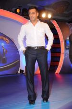 Salman Khan at IBN 7 Super Idols Award ceremony in Mumbai on 25th Nov 2012 (114).JPG