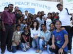 Vivek oberoi, Saumya Tandon at Global Peace initiative walkathon in Mumbai on 25th Nov 2012 (8).JPG