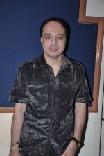 Altaf Raja promotes new album with model Avani Modi in Juhu, Mumbai on 26th Nov 2012 (22).JPG