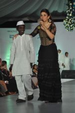 Raageshwari Loomba at Global peac fashion show by Neeta Lulla at Welingkar Institute in Mumbai on 26th Nov 2012 (213).JPG