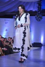 Sania Mirza at Global peac fashion show by Neeta Lulla at Welingkar Institute in Mumbai on 26th Nov 2012 (239).JPG