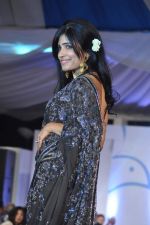 Shibani Kashyap at Global peac fashion show by Neeta Lulla at Welingkar Institute in Mumbai on 26th Nov 2012 (145).JPG