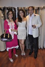 Aarti Chhabria, Dalip Tahil at Splendour collection launch hosted by Nisha Jamwal in Mumbai on 27th Nov 2012 (114).JPG