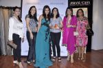 Nisha Jamwal at Splendour collection launch hosted by Nisha Jamwal in Mumbai on 27th Nov 2012 (18).JPG