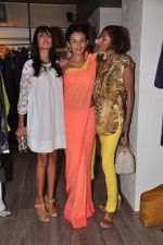 Pia Trivedi, Binal Trivedi, Diandra Soares at Atosa preview for designer Gaurav Gupta and Kanika Saluja in Mumbai on 27th Nov 2012 (138).JPG
