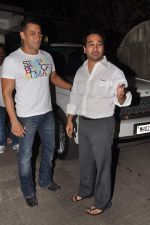 Salman Khan at Dabangg 2 screening in Ketnav, Mumbai on 27th Nov 2012 (19).JPG
