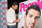 John Abraham launches special issue of People magazine in F Bar, Mumbai on 28th Nov 2012 (18).JPG