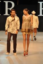 Model walk the ramp for Riyaz Gangji Show at IRFW 2012 Day 2 in Goa on 29th Nov 2012 (5).JPG