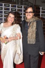 Zarine Khan, Sanjay Khan at Talaash film premiere in PVR, Kurla on 29th Nov 2012 (67).JPG
