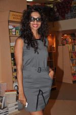Sandhya Shetty at the launch of Vinod Nair_s book in Crossword, Mumbai on 30th Nov 2012 (66).JPG