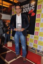 Vivek Oberoi at the launch of Vinod Nair_s book in Crossword, Mumbai on 30th Nov 2012 (47).JPG