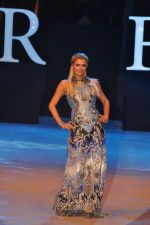 Paris Hilton walk the ramp for Shane & Falguni Show at IRFW 2012 in Goa on 1st Dec 2012 (28).JPG