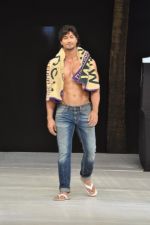 Vidyut Jamwal walk the ramp for Welspun Show at IRFW 2012 in Goa on 1st Dec 2012 (72).JPG