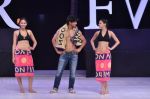 Vidyut Jamwal walk the ramp for Welspun Show at IRFW 2012 in Goa on 1st Dec 2012 (74).JPG